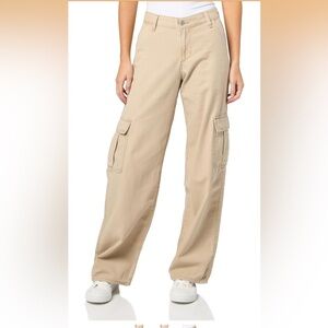 NWT Levi's Super Low Loose Cargo Pants Size 28/32